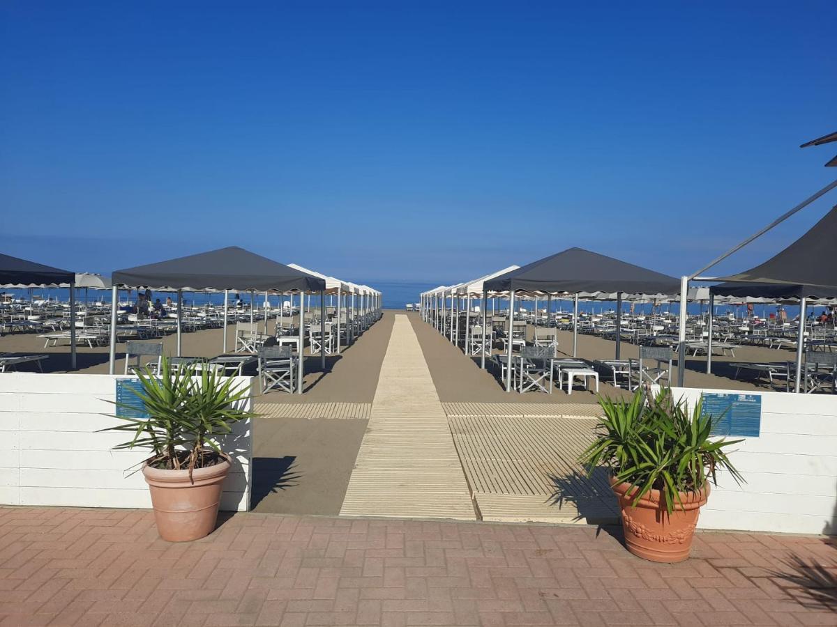 Alberto Quadrilocale A Soli 150M Dal Mare Марина ди Кастането Кардучи Екстериор снимка